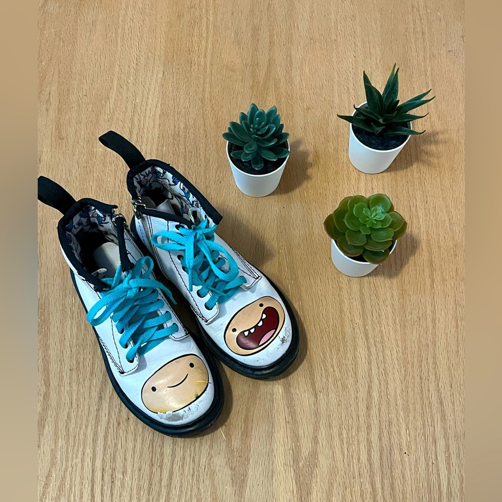 🦄 Dr Martens Adventure Time Finn Boots